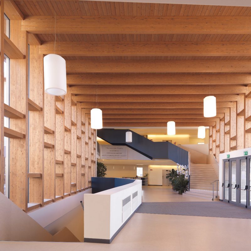HEADER_l-aurora-bachelet-interno-hall